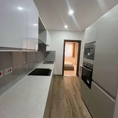 Qawra Seaside Birch Leaf *