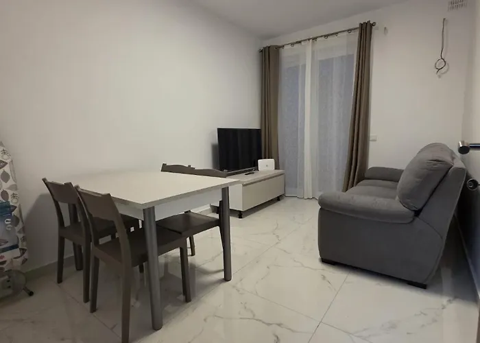 Qawra Seaside Birch Leaf