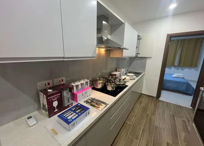 Qawra Seaside Birch Leaf