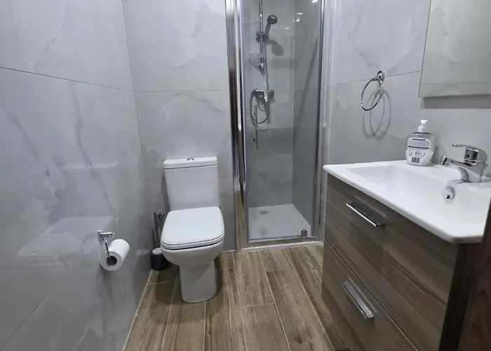 Qawra Seaside Birch Leaf *