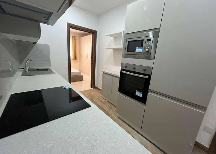 Qawra Seaside Birch Leaf *